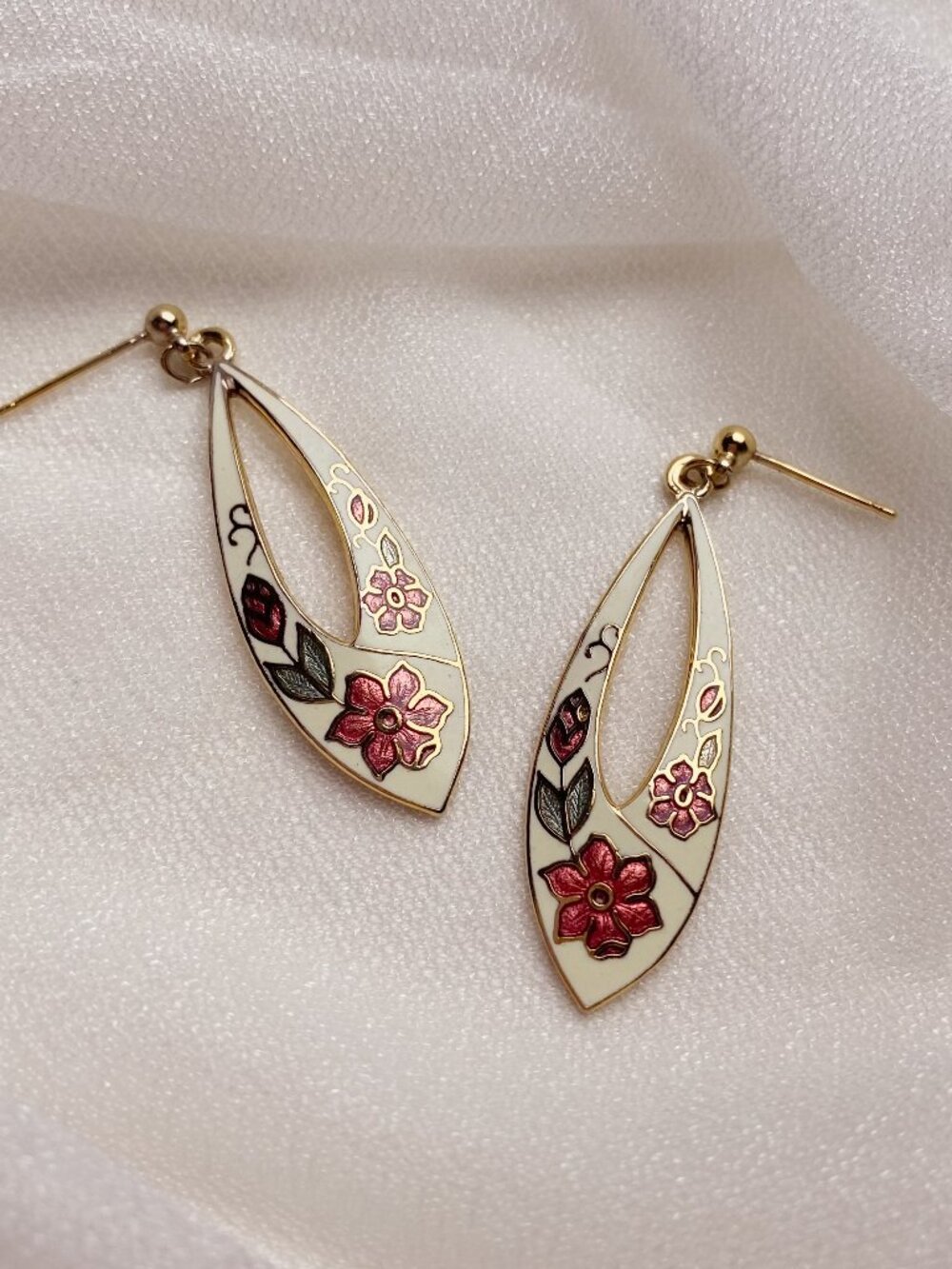 Vintage Fish and Crown Cloisonné White Floral Red Flower Teardop Gold Earrings